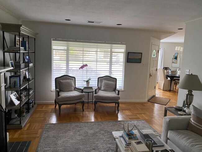 Foto del edificio - 2107 Eaton Ave