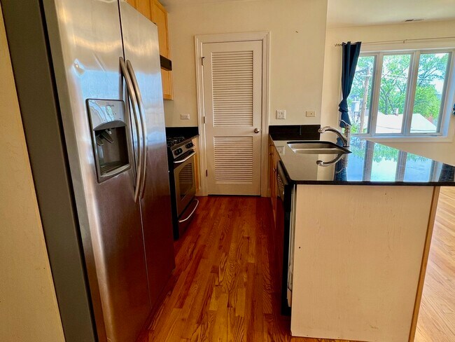 Foto del edificio - 838 W 31st St