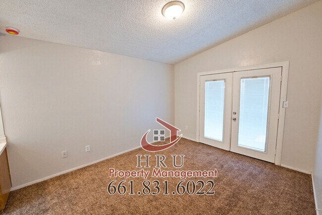 Foto del edificio - SW-Bakersfield 3 bedrooms+ 2bath