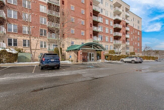 Foto del edificio - 38 Village Rd