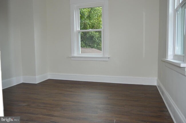 Building Photo - 2477 Brookdale Ave