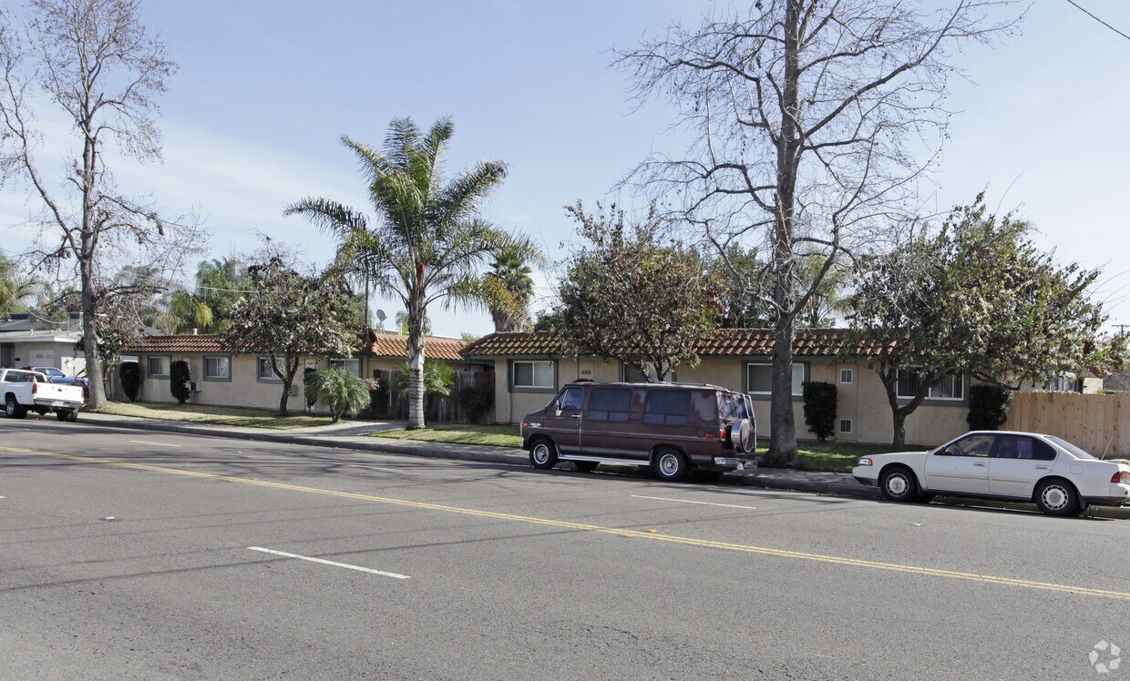 811 E Washington Ave, Escondido, CA 92025 Apartments in Escondido, CA