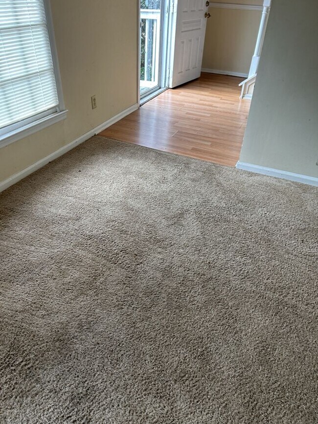 Building Photo - Cozy 3BR 2.5BA Home w/ 2-Car Garage in Lithonia