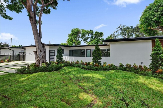 Foto del edificio - 1931 NE 186th Dr