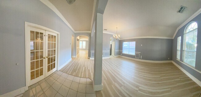 Building Photo - 3100 San Patricio Dr
