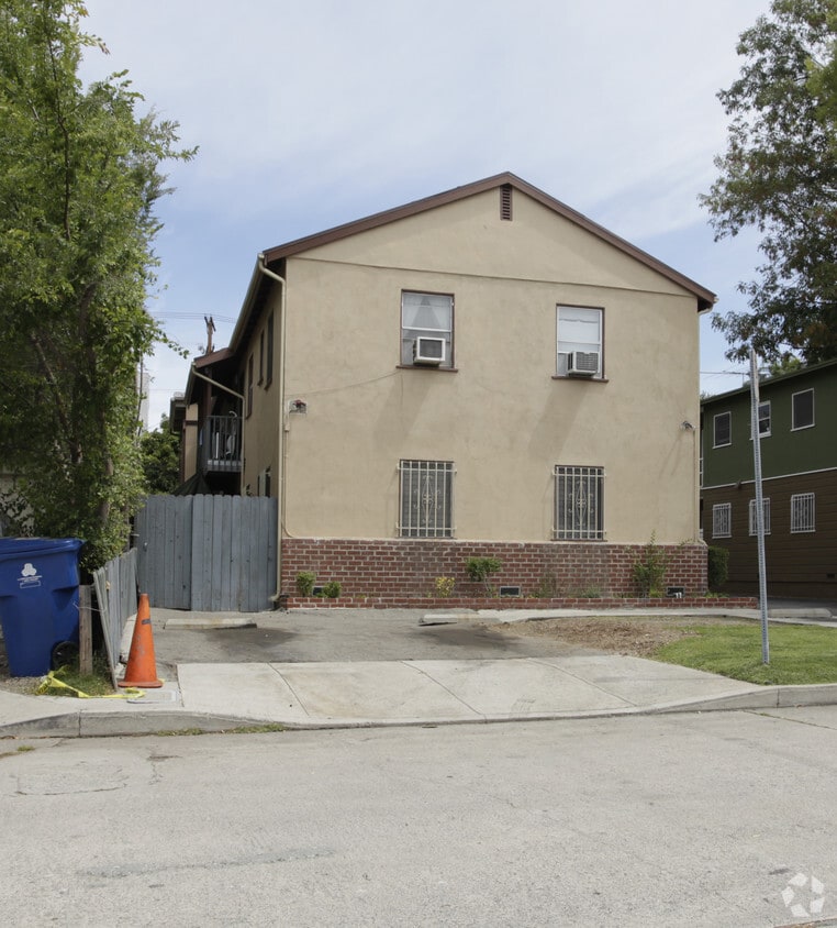 Building Photo - 11341 Blix St