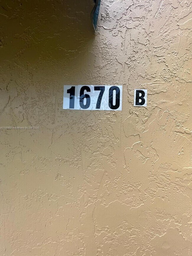 Foto del edificio - 1670 Harding St