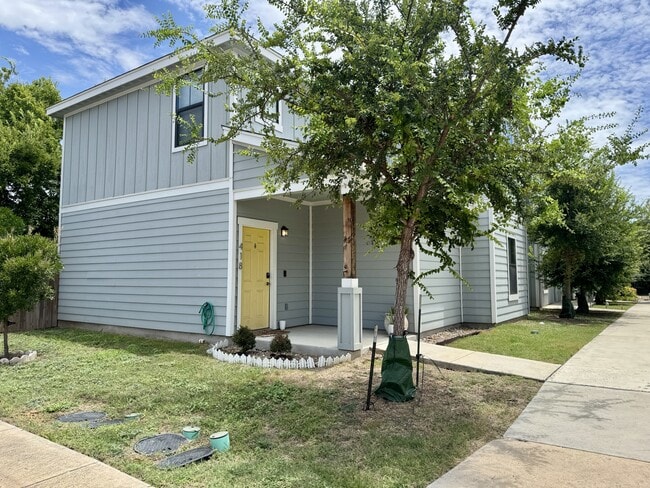 Photo - 418 Lockhart St Townhome