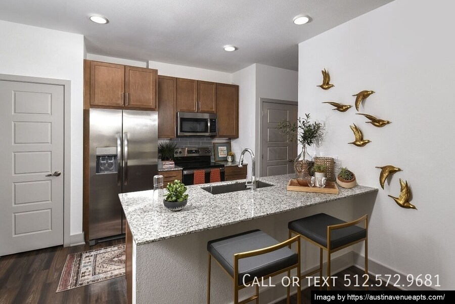 Foto principal - 2501 NE Inner Loop