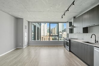 Building Photo - 946 W Washington Blvd