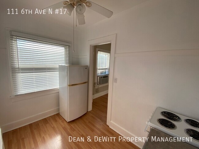 Foto del edificio - 111 6th Ave N