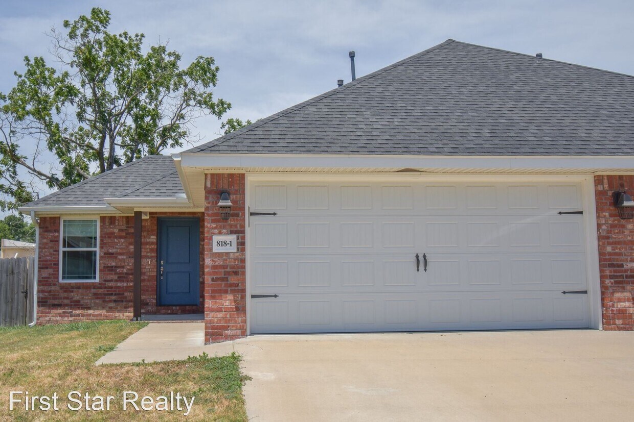 Primary Photo - 3 br, 2 bath House - 818 Hindman Drive #1