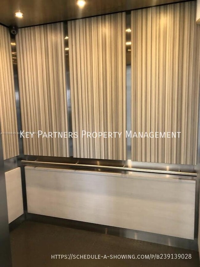 Foto del edificio - 17011 N Bay Rd