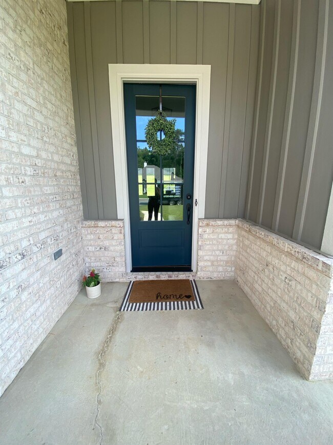 Foto del edificio - 9183 Helena Dr