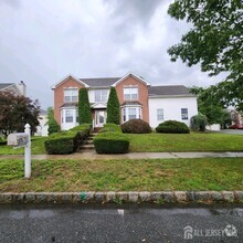 Building Photo - 15 Mapleton Rd