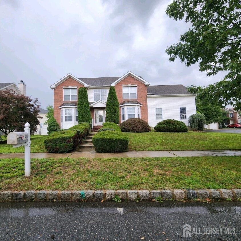 Primary Photo - 15 Mapleton Rd