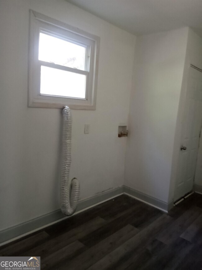 Building Photo - 1511 Mims St SW