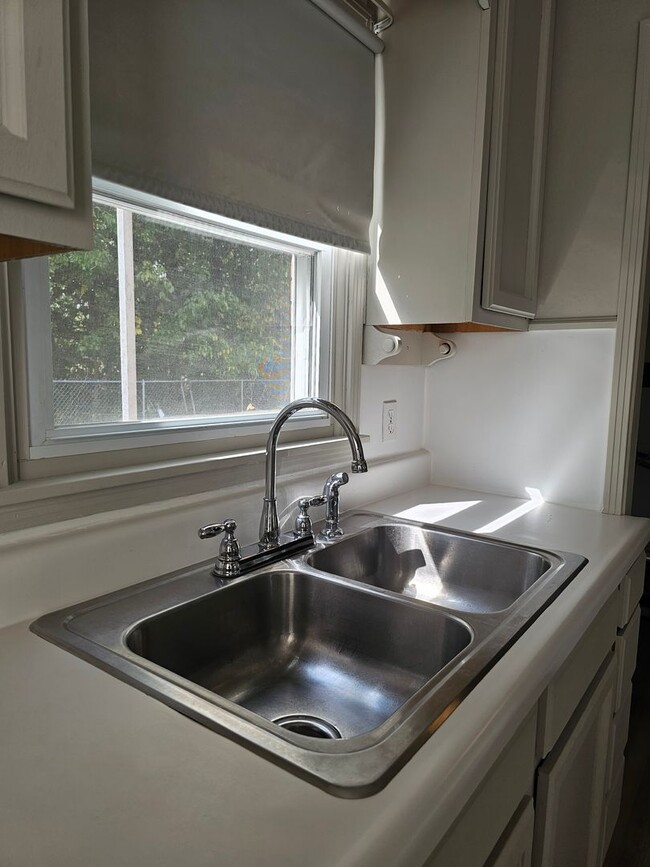 Building Photo - Very updated, cozy two bedroom across from...