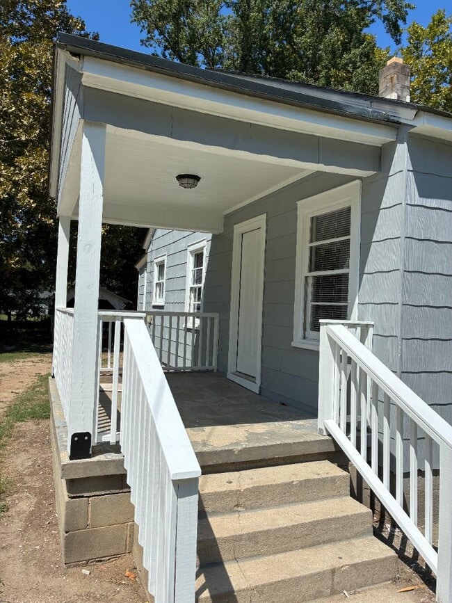 Building Photo - 1340 Proctor St