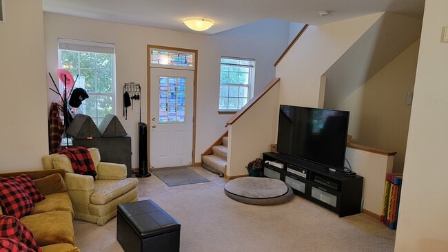 Living room - 456 Littleton Trl