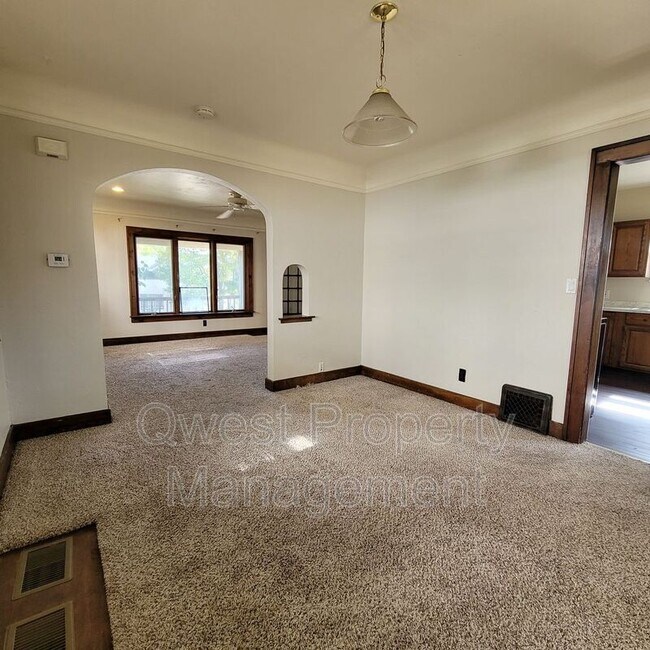 Foto del edificio - 1237 Garfield Ave NW