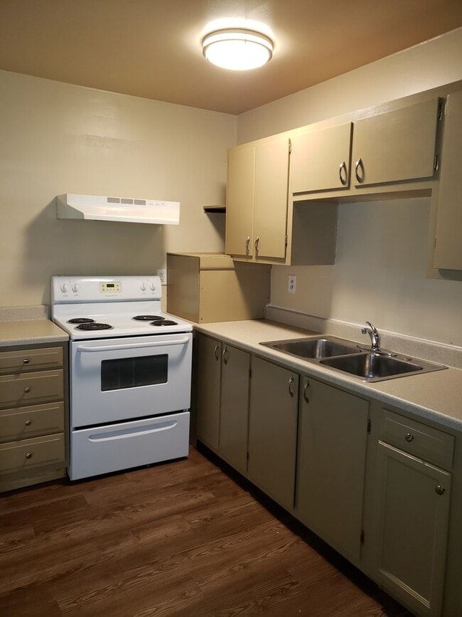 Building Photo - Claire Avenue Duplex