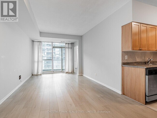 Building Photo - 219 Fort York Blvd