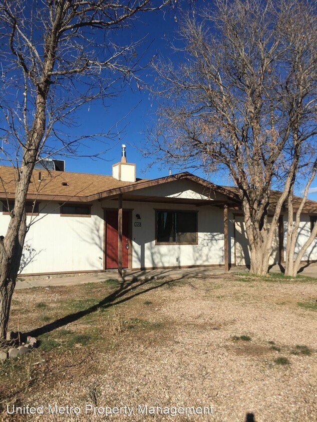Foto principal - 3 br, 2 bath House - 380 W. Arrowhead Drive