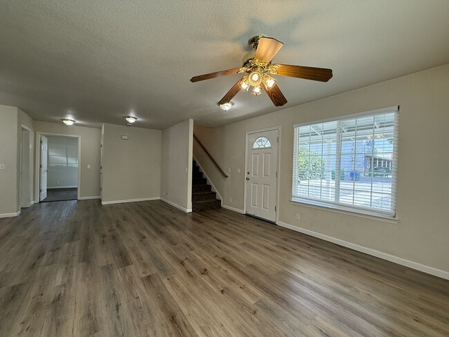 Foto del edificio - 592 E 5th Ave