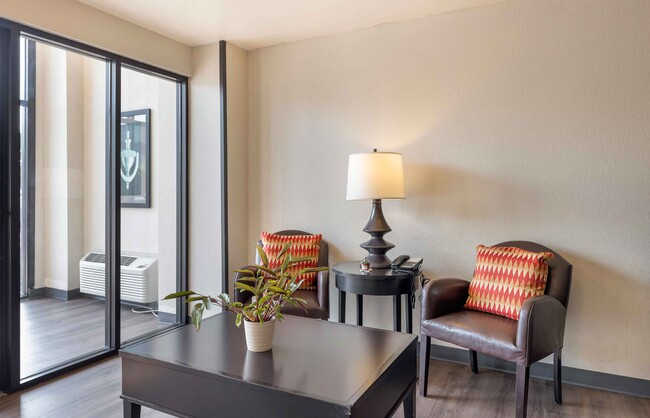 Lobby and Guest Check-in - Furnished Studio - Wichita