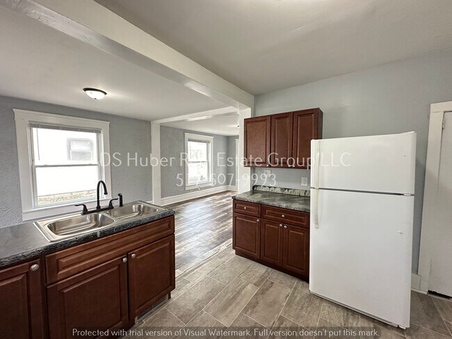 Foto del edificio - Beautiful 4 bedroom 1 bath recently updated