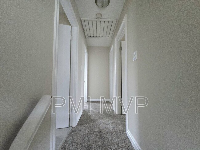 Foto del edificio - 523 Townsend Ave