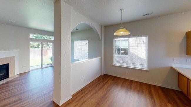 Building Photo - 1372 SE Newgate Dr