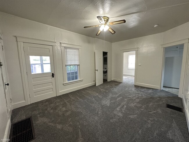 Building Photo - 1 br, 1 bath 4plex - 315 W Trail St #4