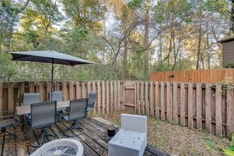 Building Photo - 22 E Willowood Ct
