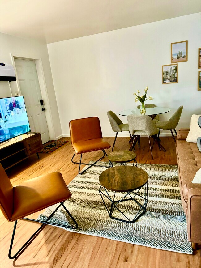 Foto del edificio - 4903 Ashford Dr
