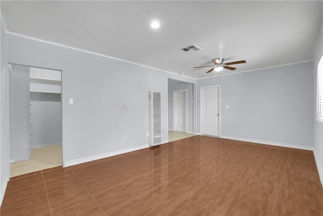 Foto del edificio - 9925 Bloomington Ave
