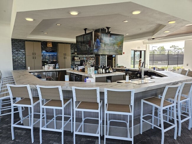 Building Photo - Golf Transfer 2-Bedroom 2-Bathroom First Floor Condo in the desirable Wellen Golf and Country Clu...