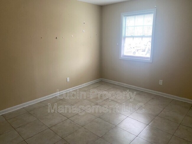 Building Photo - 4649 Royal Ridge Dr