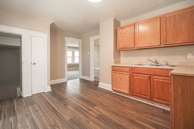 Foto del edificio - Must See!! Renovated Spacious Single Family House!