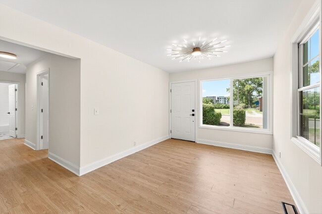 Building Photo - 2706 Torbett St
