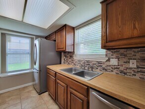 Building Photo - 10010 Sagecanyon Dr Building Photo - 10010 Sagecanyon Dr