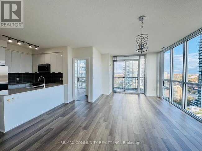 Photo du bâtiment - 5025 Four Springs Ave