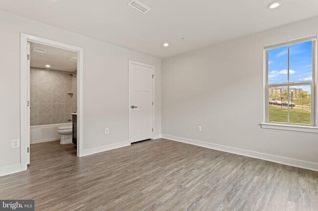 Foto del edificio - 8621 Satinwood Dr