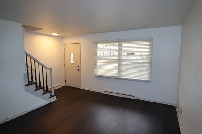 Building Photo - 3 Bedroom Duplex