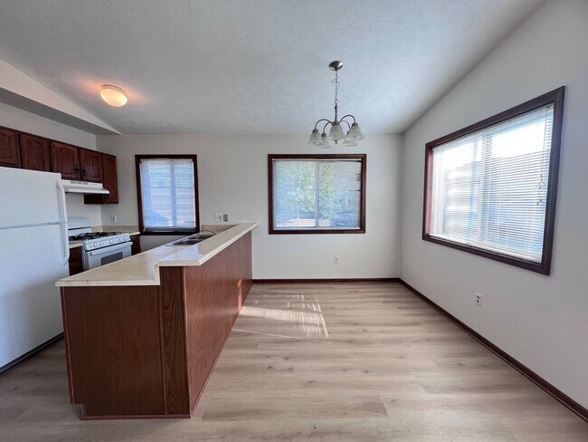 Foto del edificio - Spacious Two-Bedroom Duplex in Kentwood!