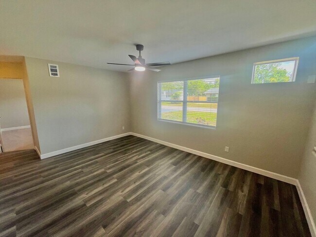 Foto del edificio - 3 Bed, 2 Bath DeBary Home with Modern Upda...
