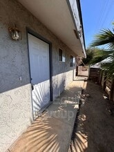 Building Photo - 2434 W Caldwell Ave