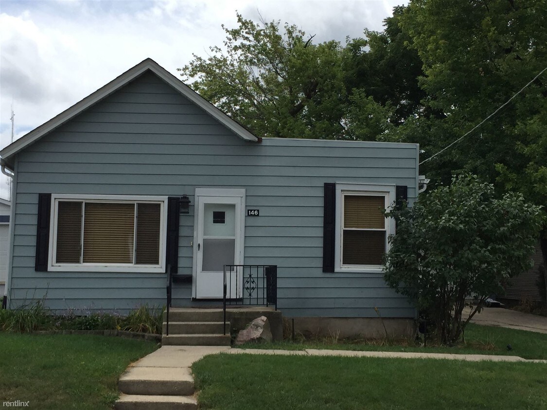 146 E Mill St, Wauconda, IL 60084 House Rental in Wauconda, IL