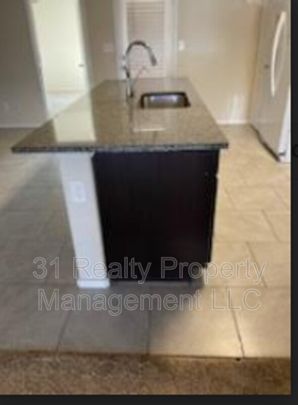 Foto del edificio - 1028 E 90th St